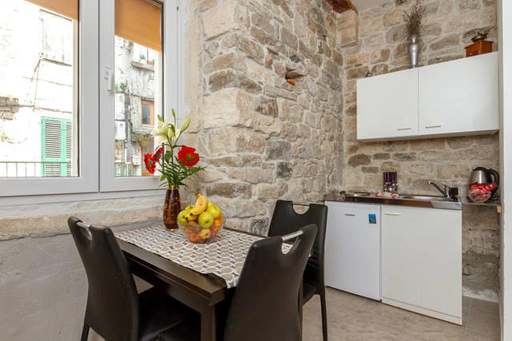 Apartments Emperor Oasis Сплит Экстерьер фото